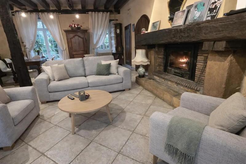 Propriété - 225 m² - 19 pièces