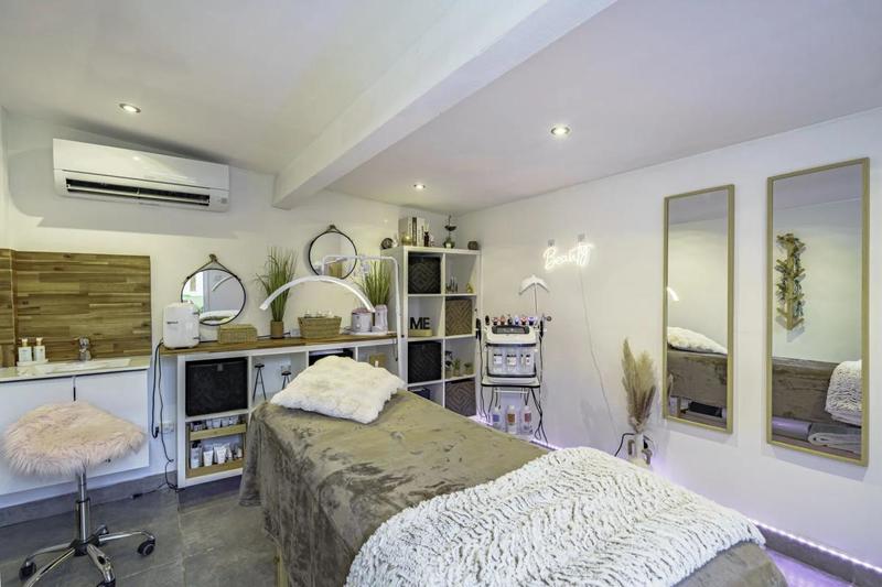 Maison - 340 m² - 11 pièces