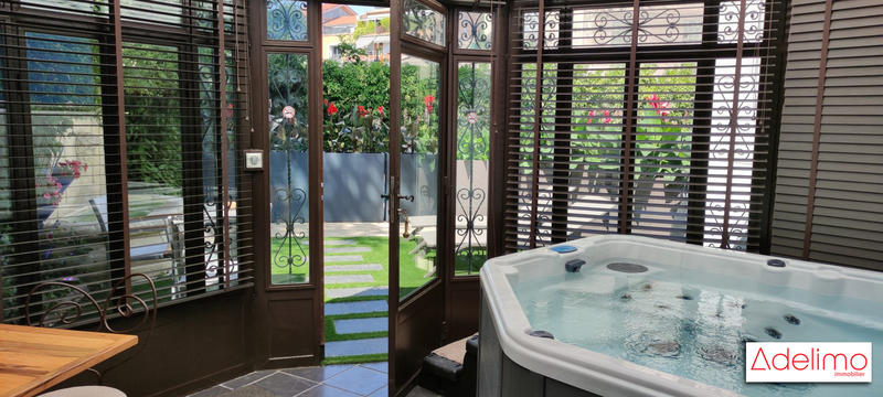 Maison - 408 m² - 12 pièces