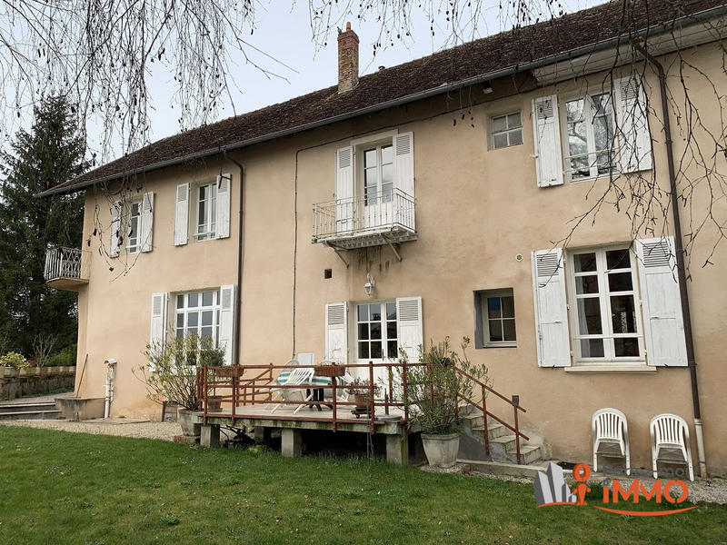 Maison - 285 m² - 10 pièces