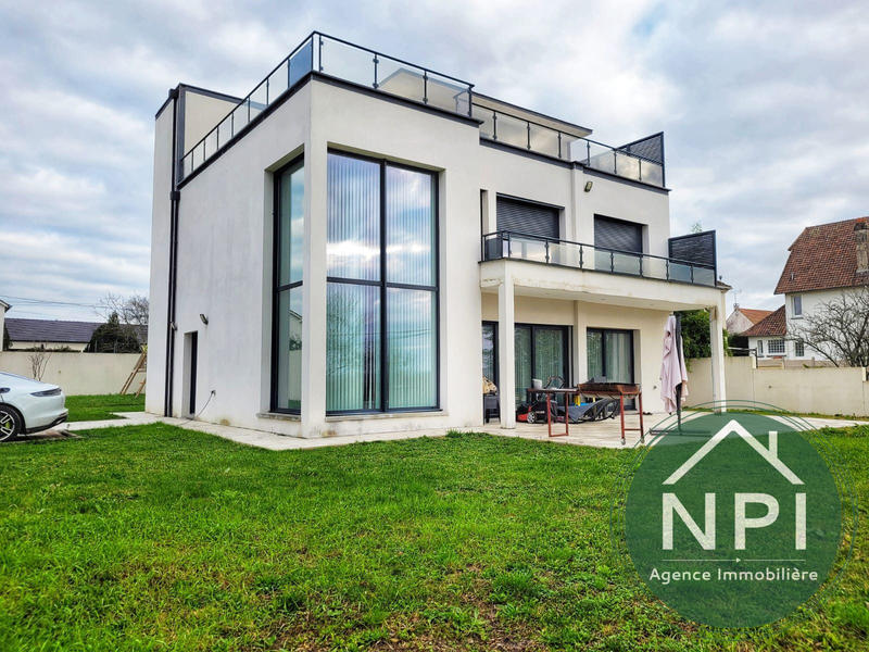 Maison contemporaine - 248 m² - 7 pièces