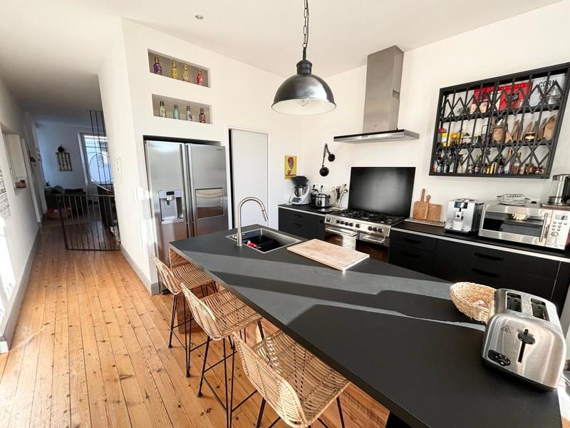 Maison de maîtres - 330 m² - 9 pièces