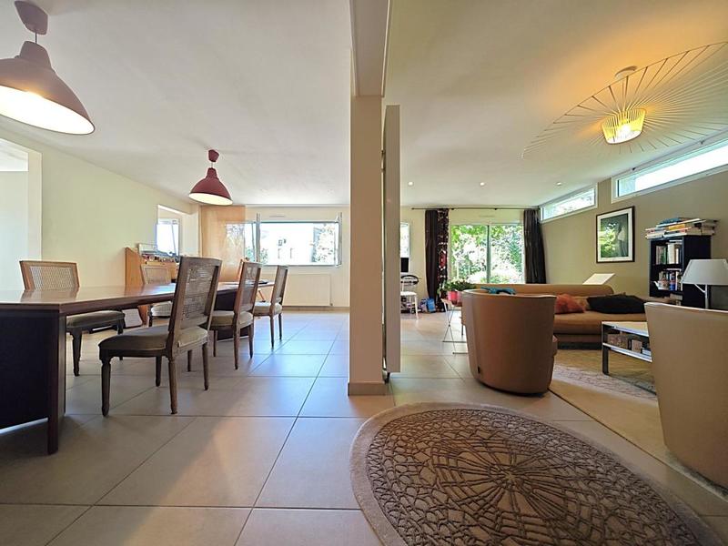 Maison - 360 m² - 15 pièces