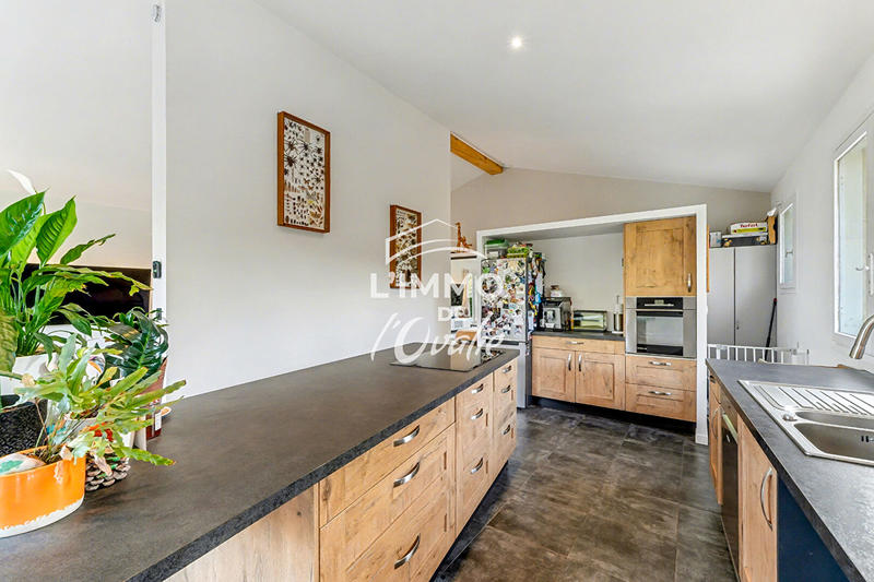 Maison - 240 m² - 6 pièces