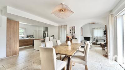 Maison - 180 m² - 6 pièces