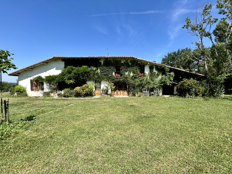 Maison - 380 m² - 10 pièces