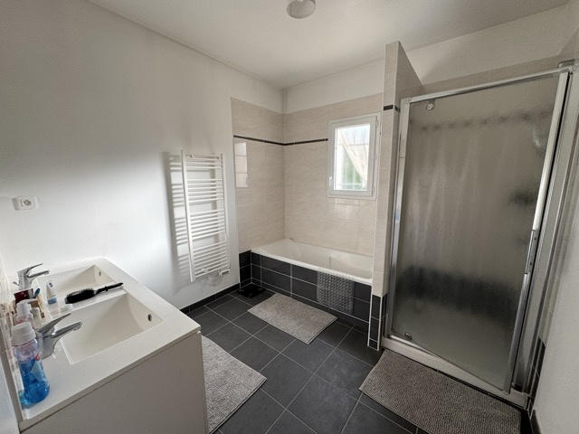 Maison - 137 m² - 5 pièces