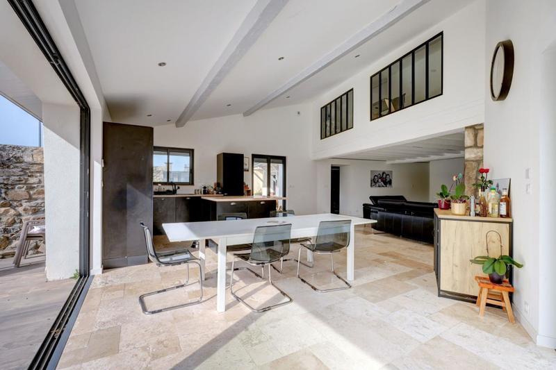 Maison - 222 m² - 5 pièces