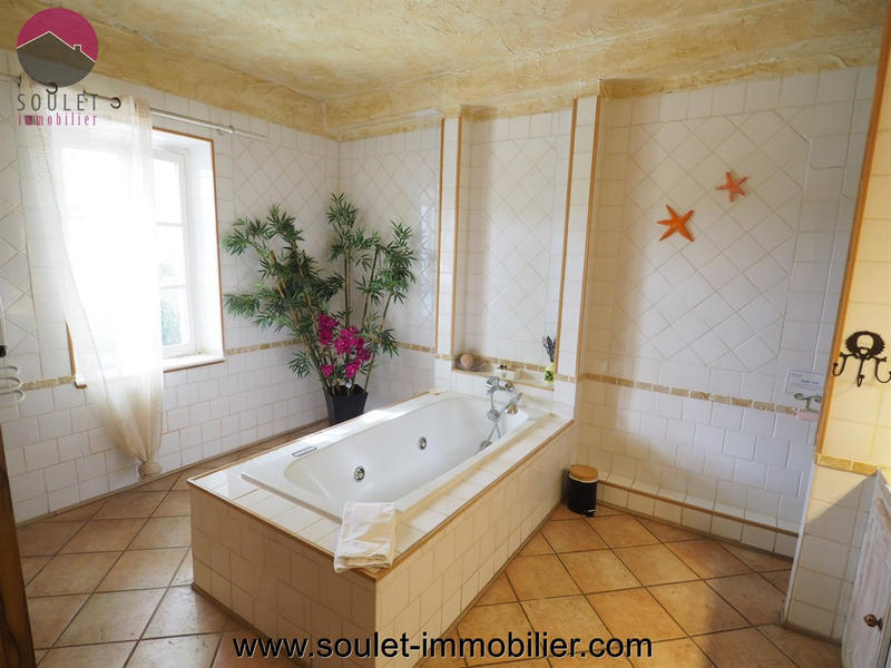 Propriété - 600 m² - 16 pièces