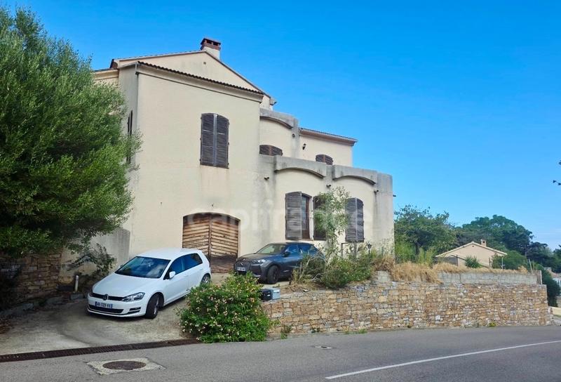 Maison - 353 m² - 10 pièces
