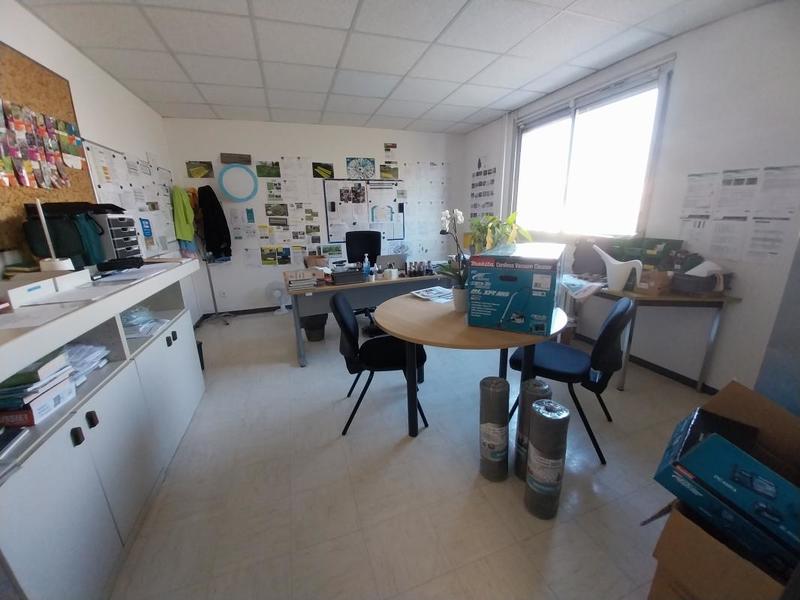 Divers - 1 051 m² - 15 pièces