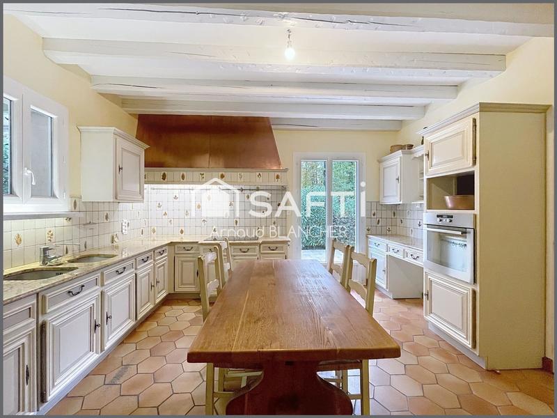 Maison - 288 m² - 10 pièces