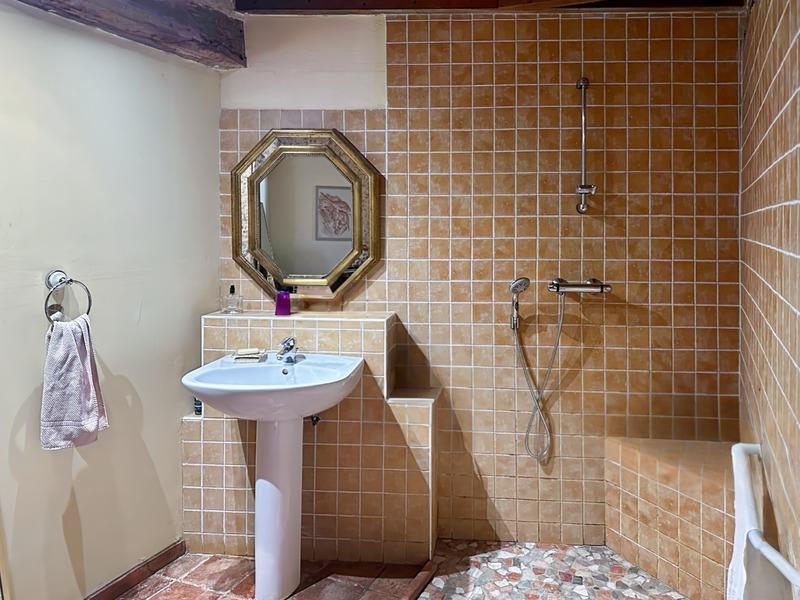 Maison - 221 m² - 6 pièces