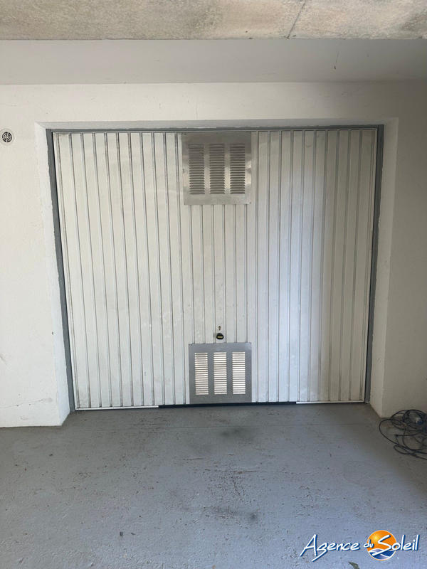 Parking / Garage - 18 m²