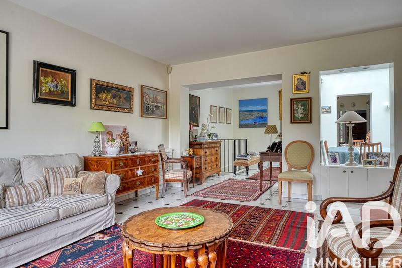 Maison - 184 m² - 9 pièces