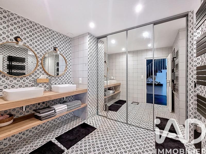 Maison de village - 300 m² - 8 pièces