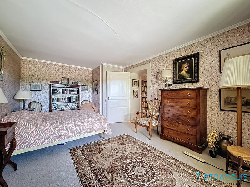 Maison - 850 m² - 12 pièces