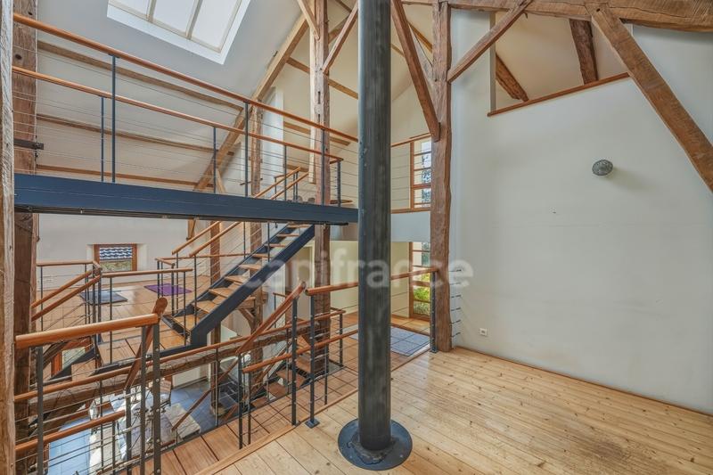 Maison - 328 m² - 8 pièces