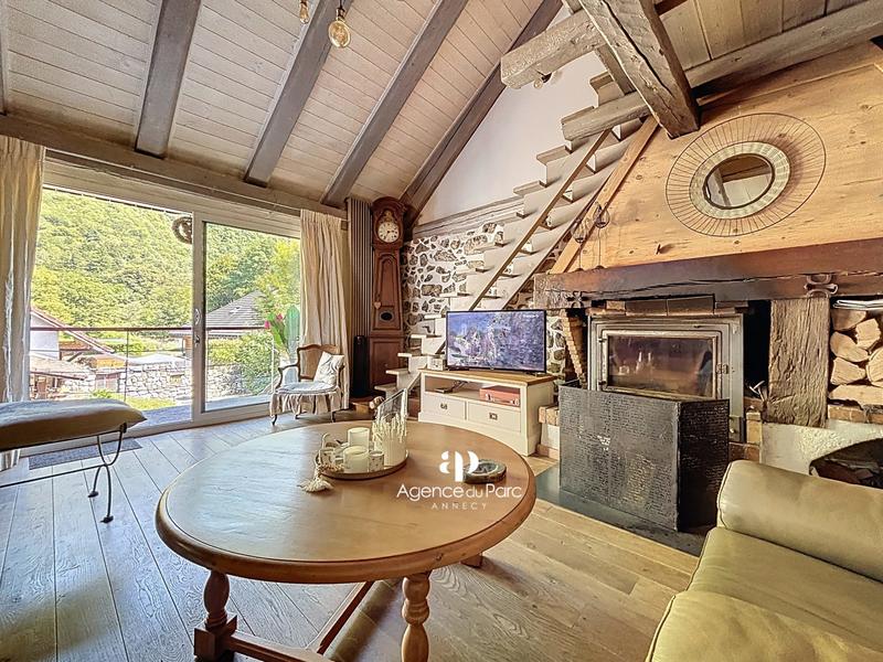 Maison - 220 m² - 9 pièces