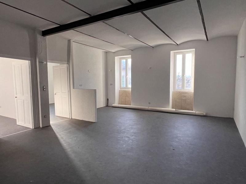 Maison - 275 m² - 12 pièces