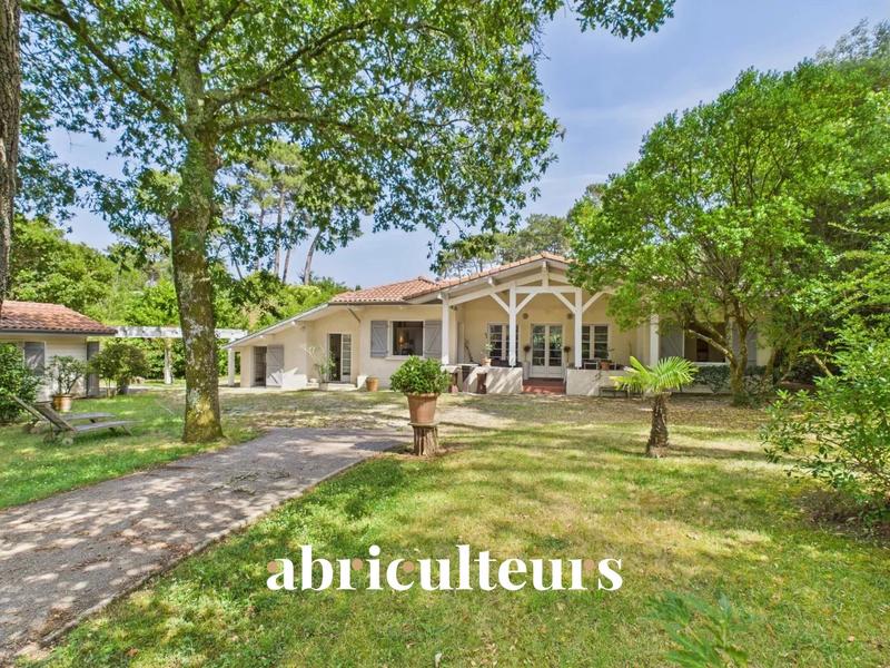 Maison - 174 m² - 10 pièces