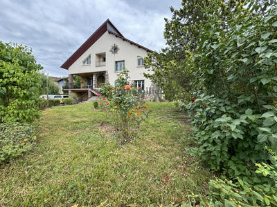 Maison - 257 m² - 12 pièces