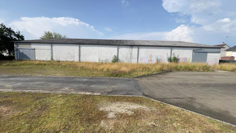 Local commercial - 1 338 m² - 4 pièces