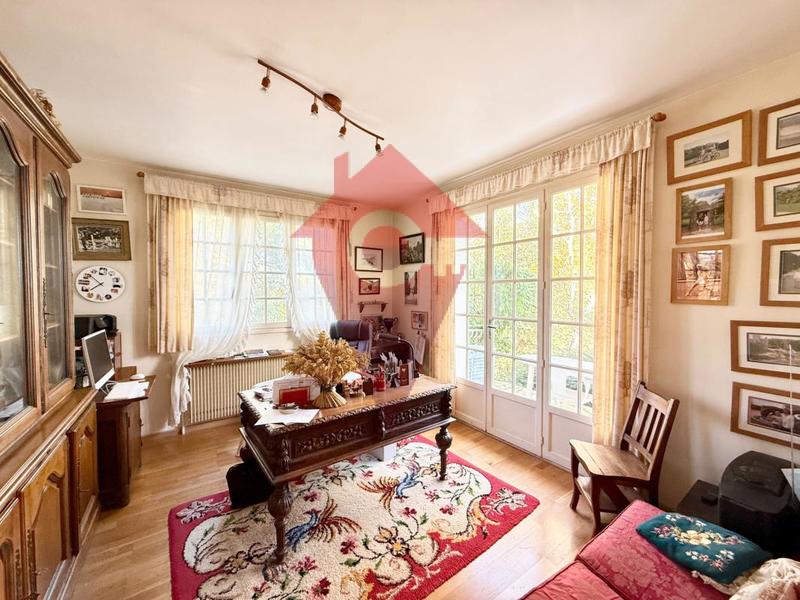 Maison - 240 m² - 9 pièces