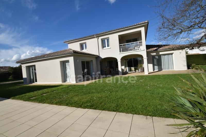 Villa - 220 m² - 7 pièces