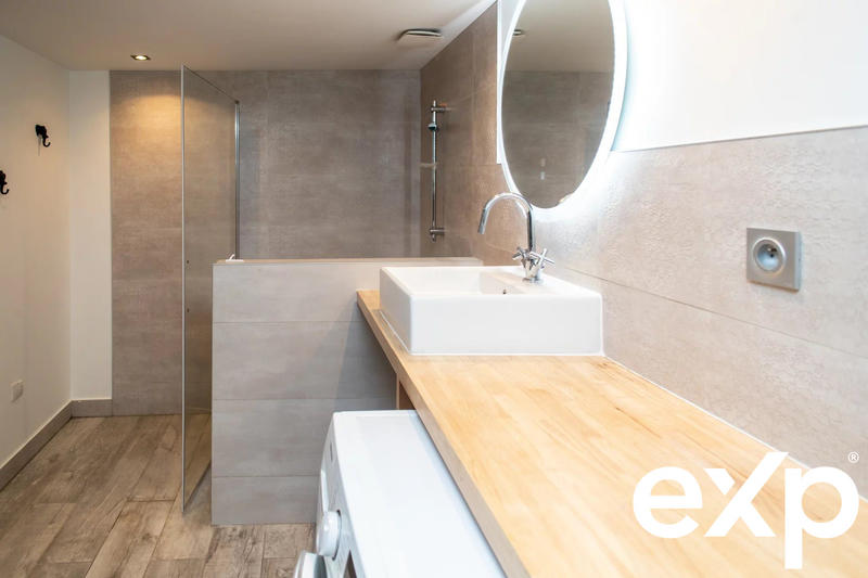 Loft - 143 m² - 5 pièces