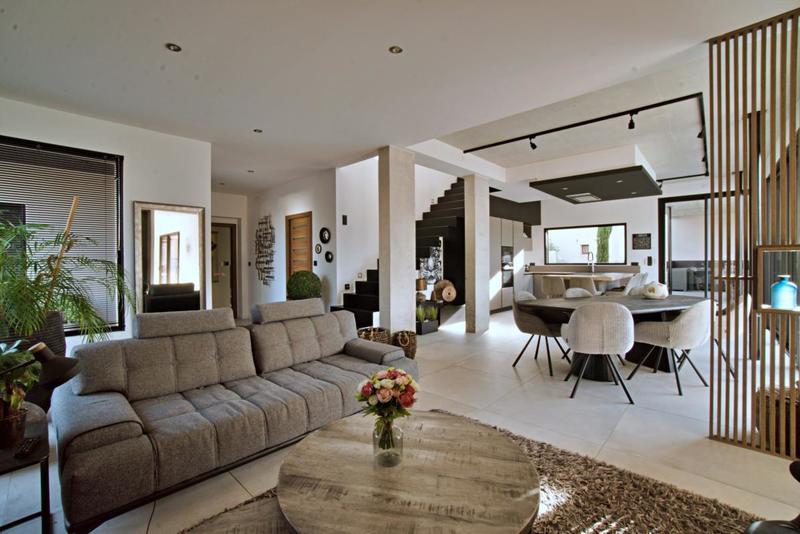 Maison - 250 m² - 7 pièces