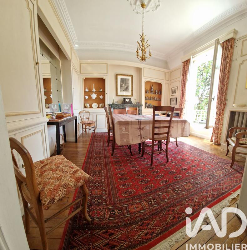 Maison - 270 m² - 16 pièces