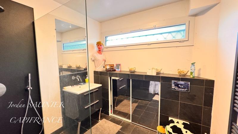 Villa - 200 m² - 8 pièces