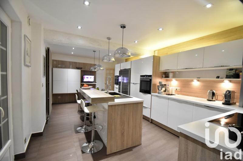 Maison - 320 m² - 10 pièces