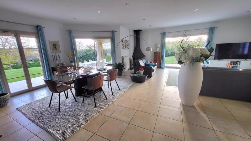 Propriété - 204 m² - 5 pièces