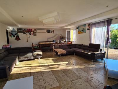 Villa - 180 m² - 8 pièces