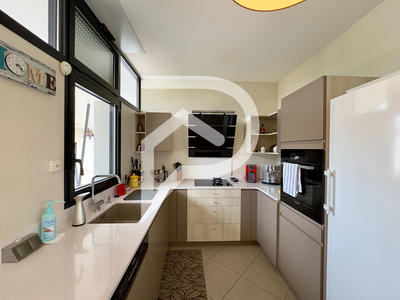 Maison - 184 m² - 6 pièces