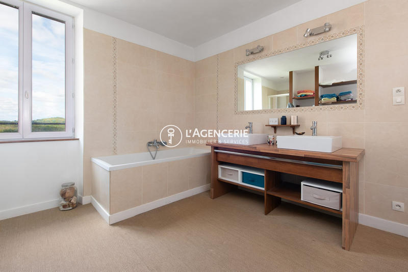 Maison ancienne - 522 m² - 11 pièces