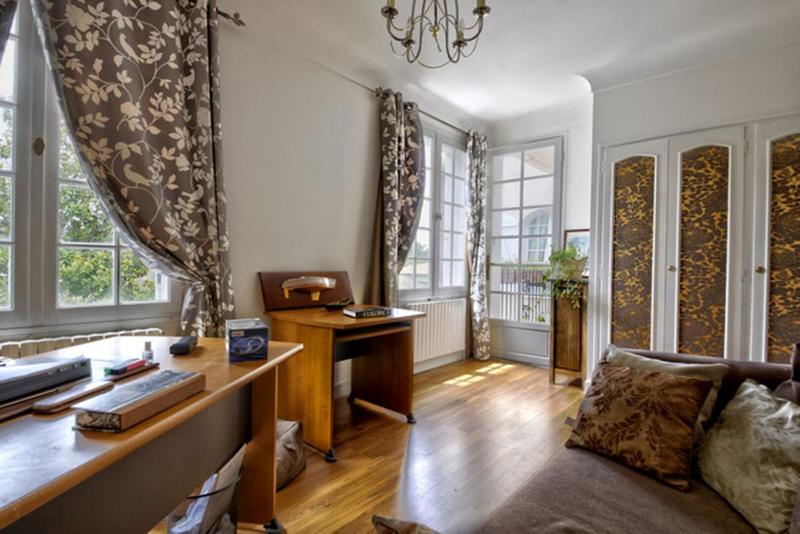 Maison - 220 m² - 8 pièces