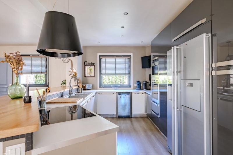 Maison - 205 m² - 8 pièces