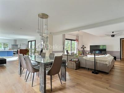 Maison - 240 m² - 7 pièces