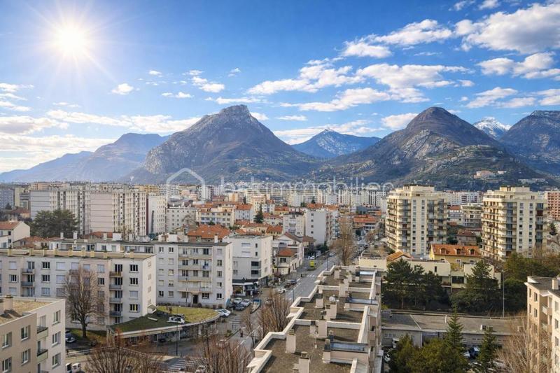 Appartement - 83 m² - 3 pièces