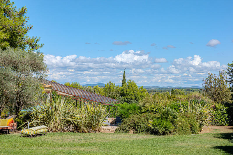 Maison - 335 m² - 8 pièces