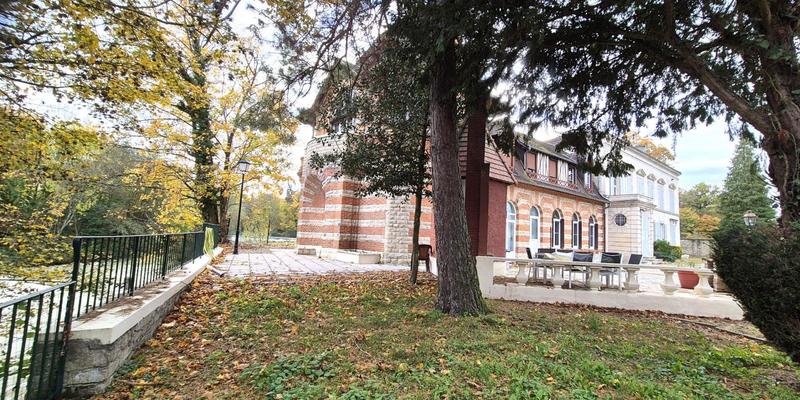 Château - 415 m² - 14 pièces