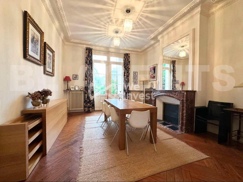 Maison - 309 m² - 12 pièces