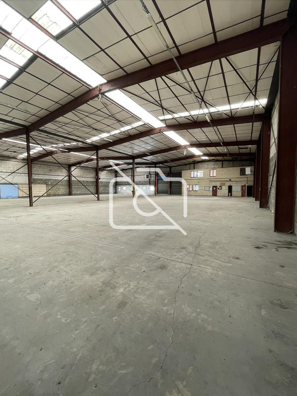 Entrepôt - 1 664 m²