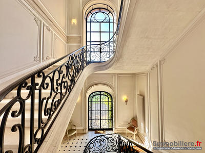 Appartement - 322 m² - 8 pièces