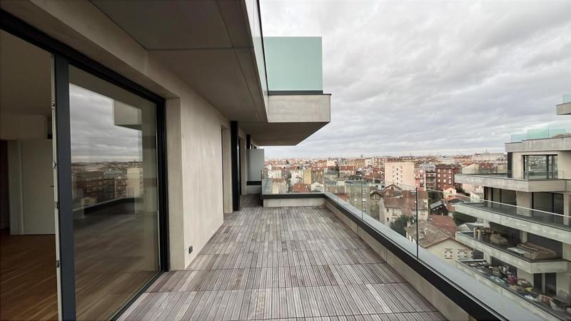 Appartement - 80 m² - 4 pièces