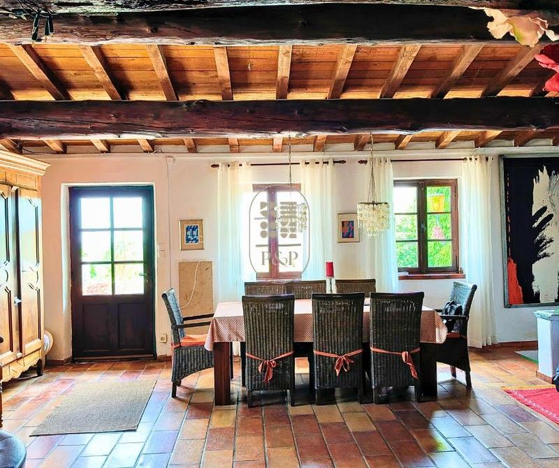 Mas - 250 m² - 11 pièces