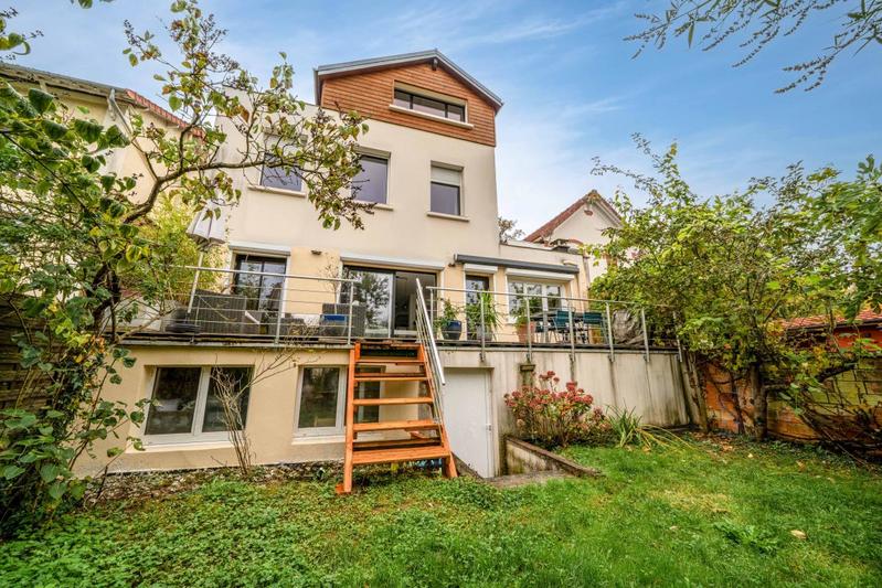 Maison - 208 m² - 7 pièces